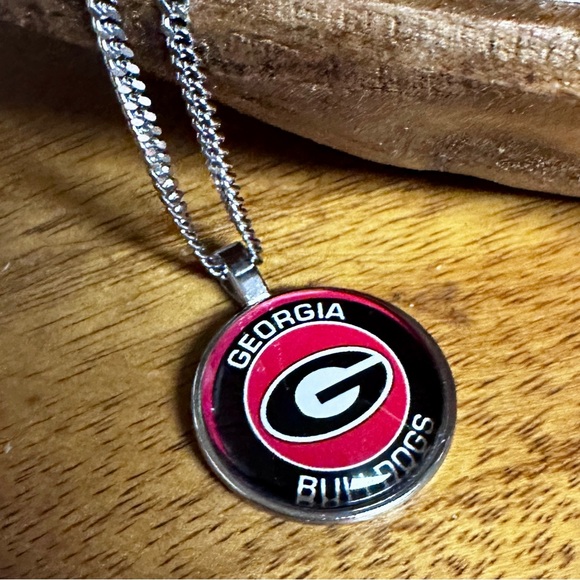 COPY - UGA pendant and necklace in “silver”. 20” chain. New - Picture 3 of 7